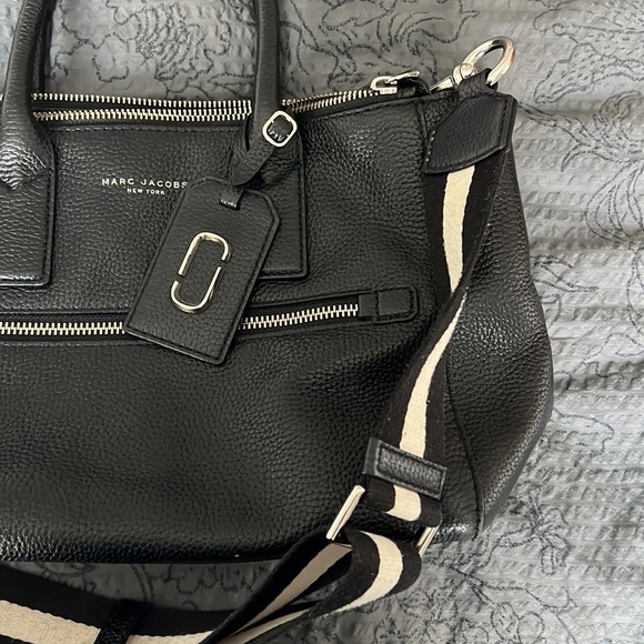 Marc Jacobs Gotham City EW Tote Weekender Bag - Picture 9 of 14